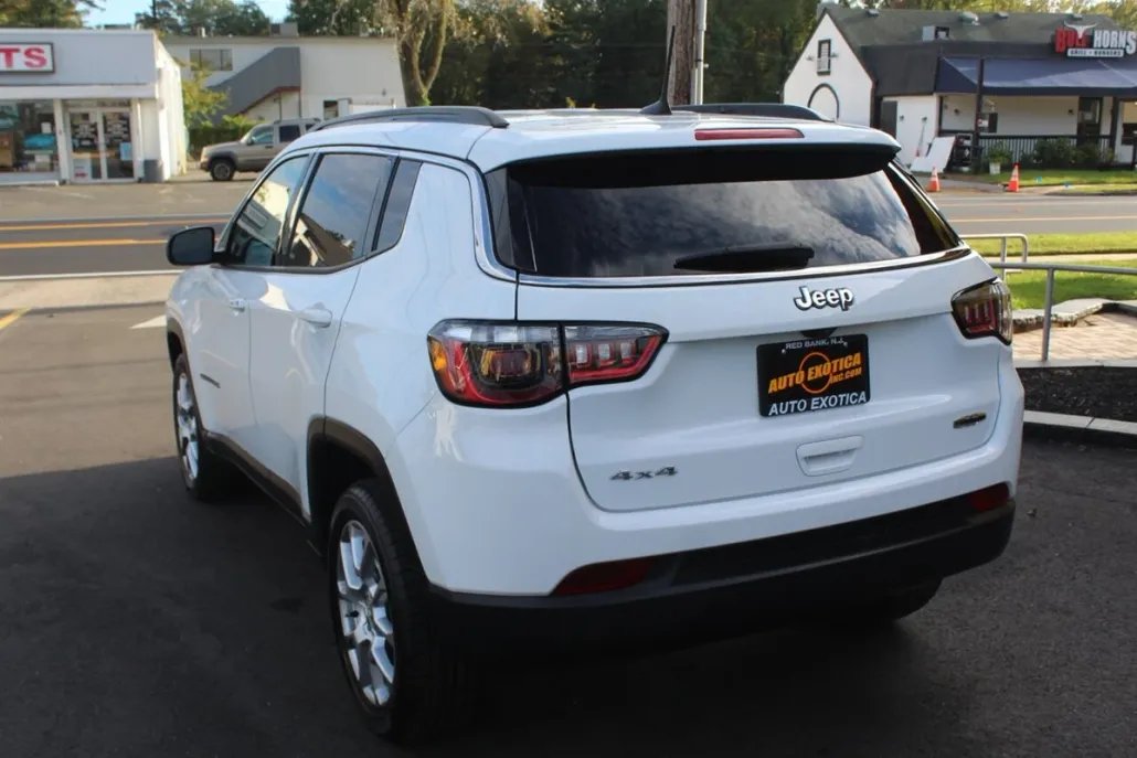 2022 Jeep Compass Latitude Lux photo 1