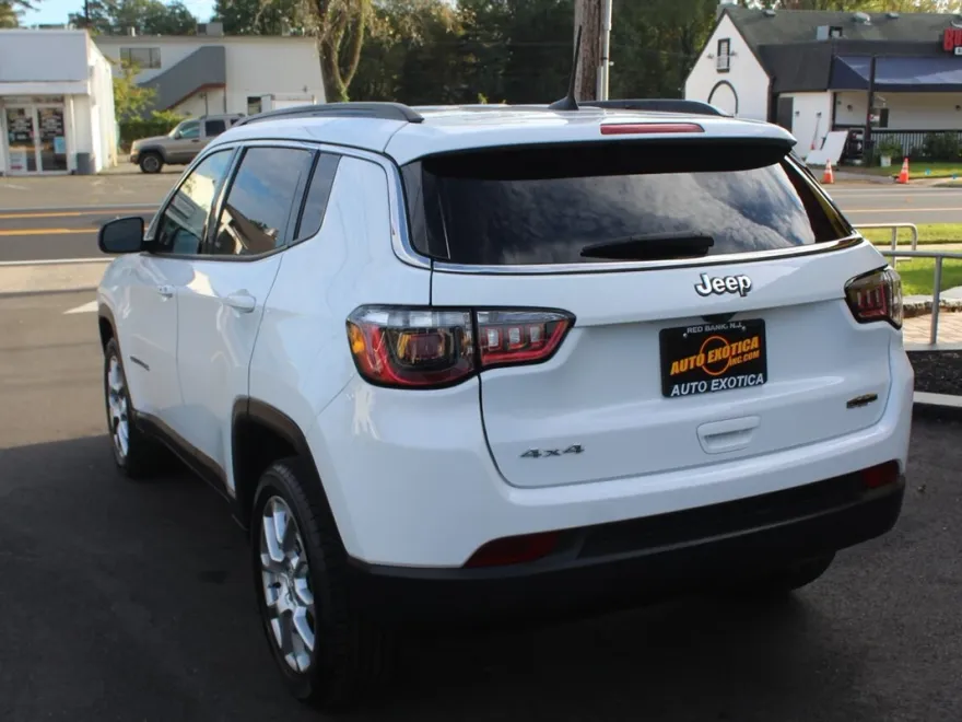 2022 Jeep Compass Latitude Lux photo 1