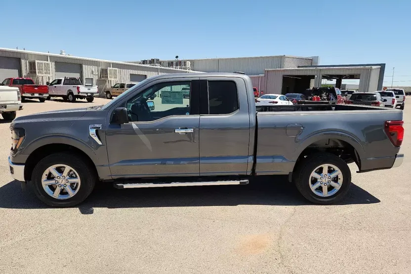 2025 Ford F-150 XLT photo 1