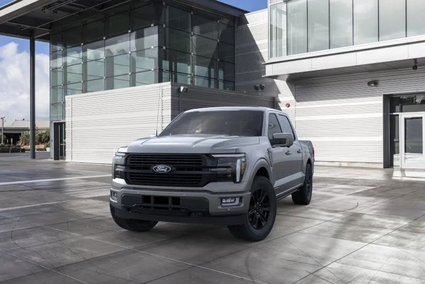 2025 Ford F-150 Platinum photo 1