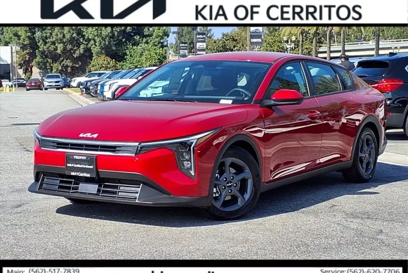 2025 Kia K4 LXS photo 1