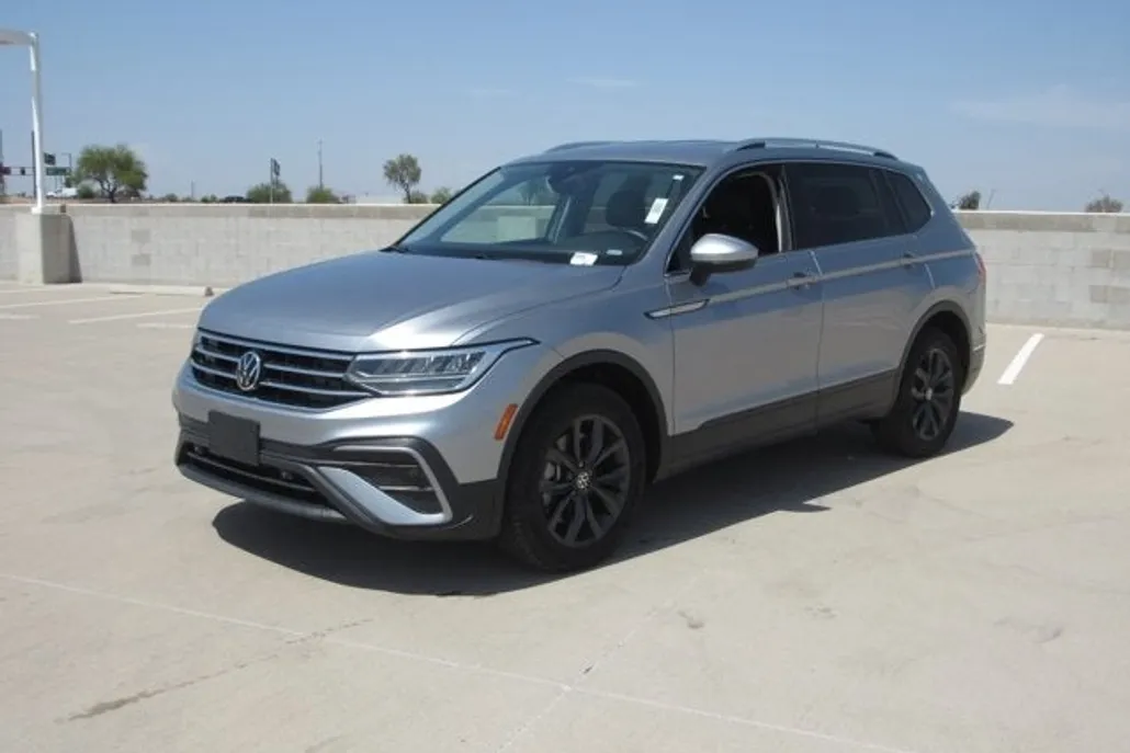 2024 Volkswagen Tiguan SE Wolfsburg Edition photo 1