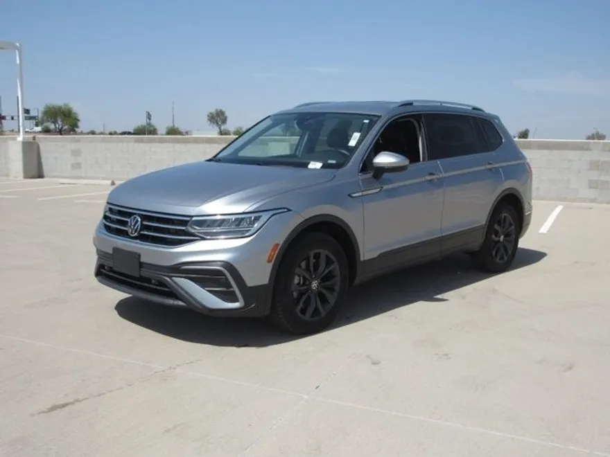 2024 Volkswagen Tiguan SE Wolfsburg Edition photo 1