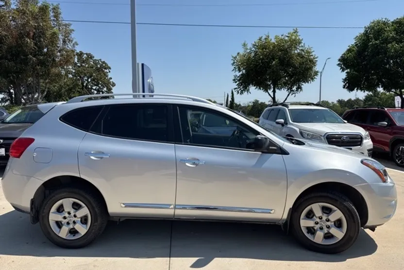 2015 Nissan Rogue Select S photo 1