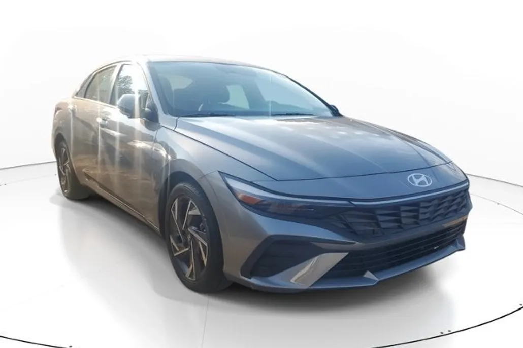2025 Hyundai Elantra SEL Sport photo 1