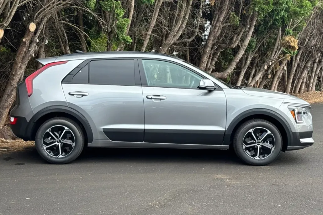 2025 Kia Niro EX Touring photo 1