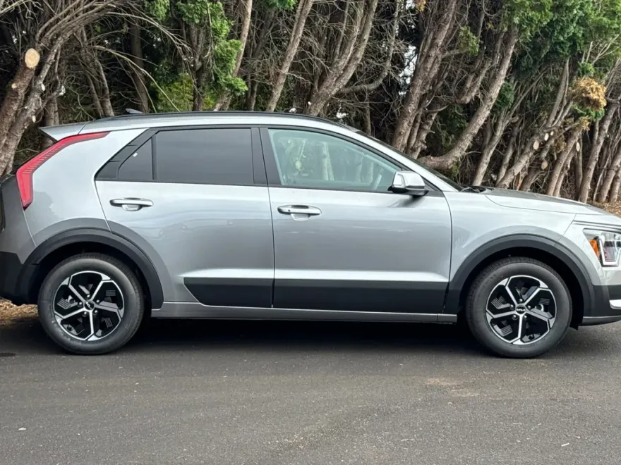 2025 Kia Niro EX Touring photo 1