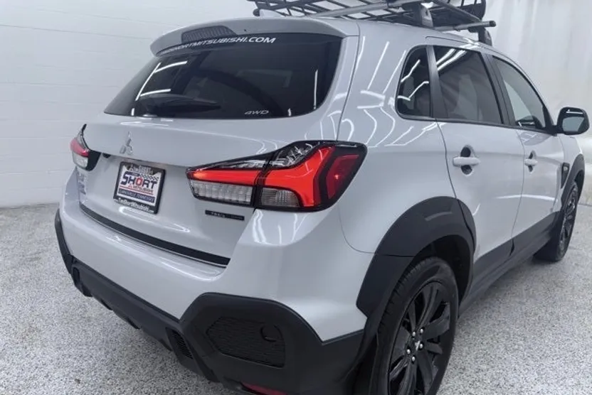 2025 Mitsubishi Outlander Sport ES SE LE photo 1