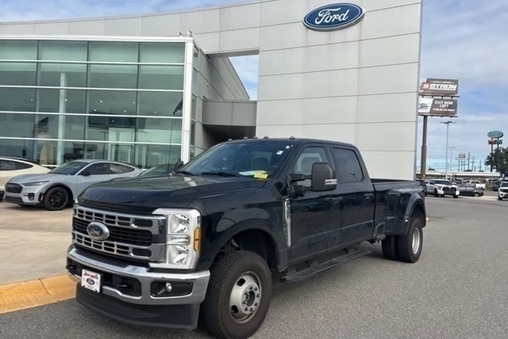 2024 Ford F-350 photo 1