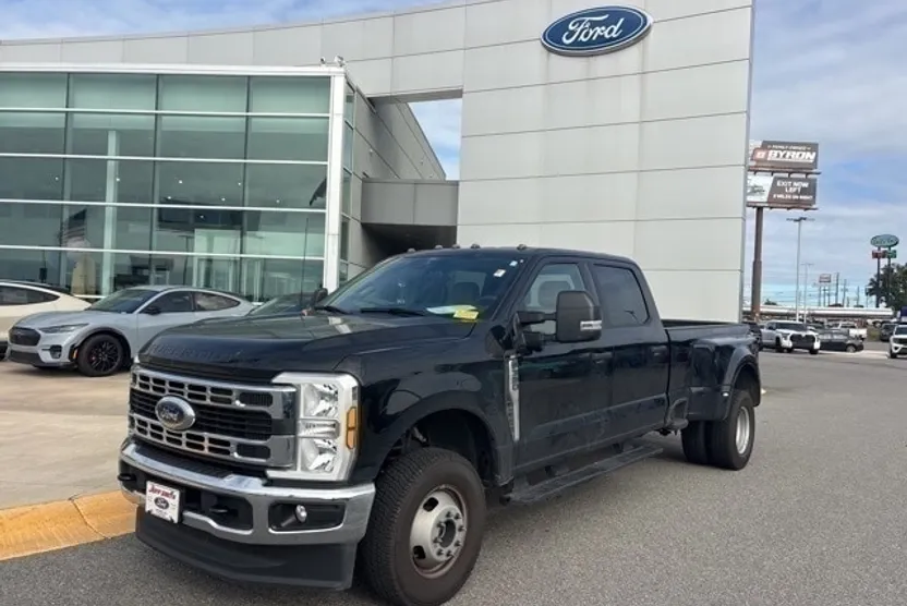2024 Ford F-350 photo 1