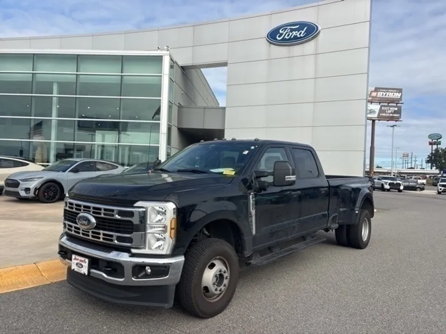 2024 Ford F-350 photo 1