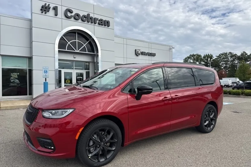 2026 Chrysler Pacifica Limited photo 1