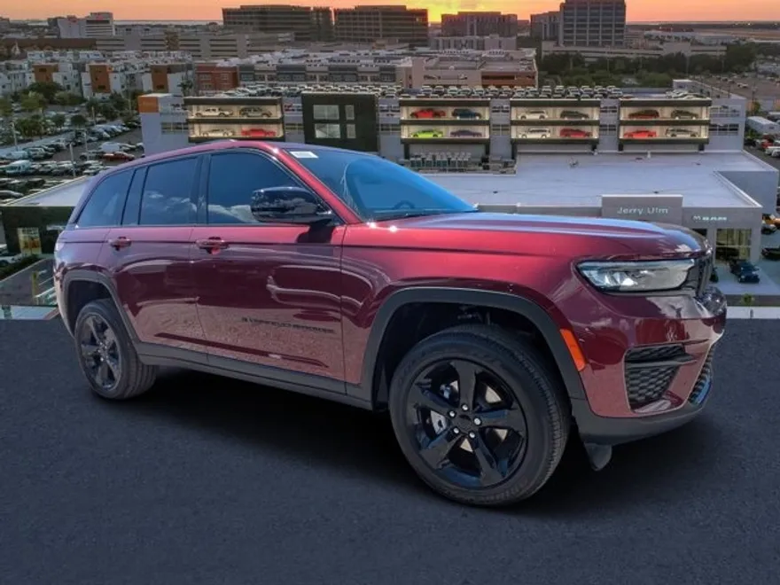 2025 Jeep Grand Cherokee Altitude photo 1
