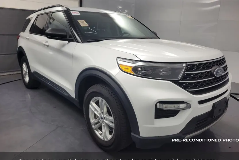 2023 Ford Explorer XLT photo 1
