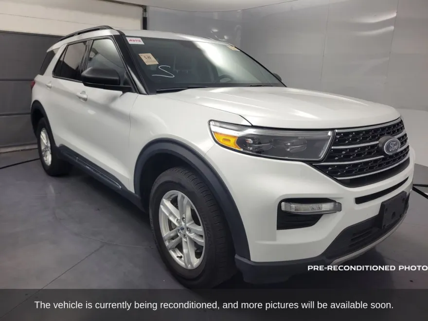 2023 Ford Explorer XLT photo 1