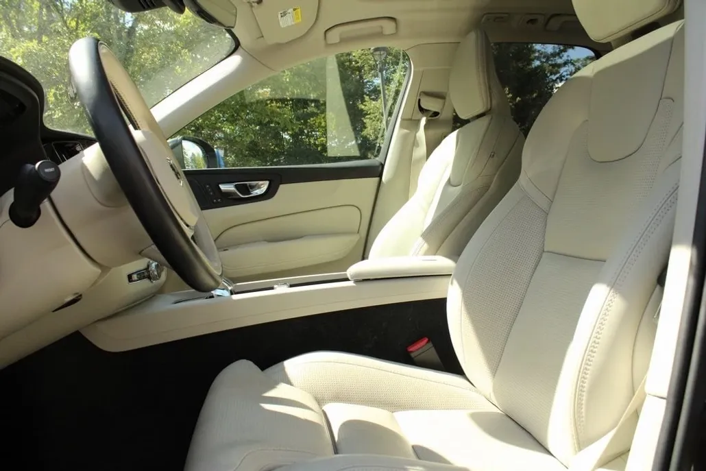 2022 Volvo XC60 Inscription photo 1