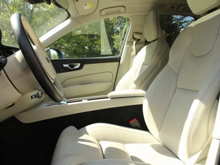 2022 Volvo XC60 Inscription photo 1