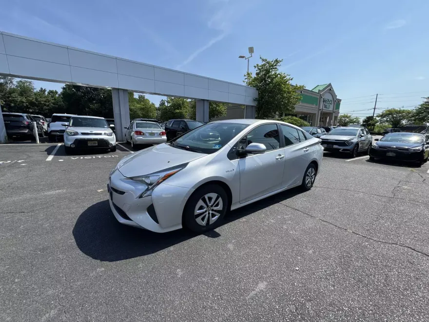 2018 Toyota Prius Two photo 1