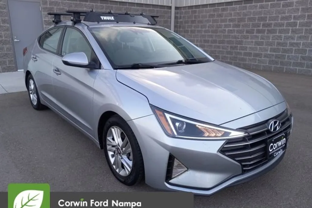 2020 Hyundai Elantra SEL photo 1