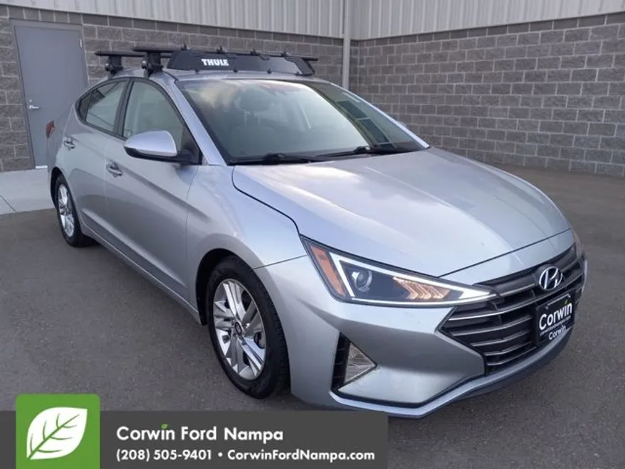 2020 Hyundai Elantra SEL photo 1