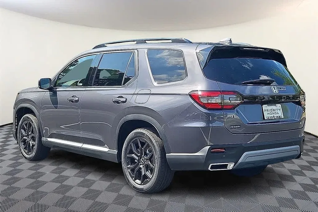 2025 Honda Pilot Touring photo 1