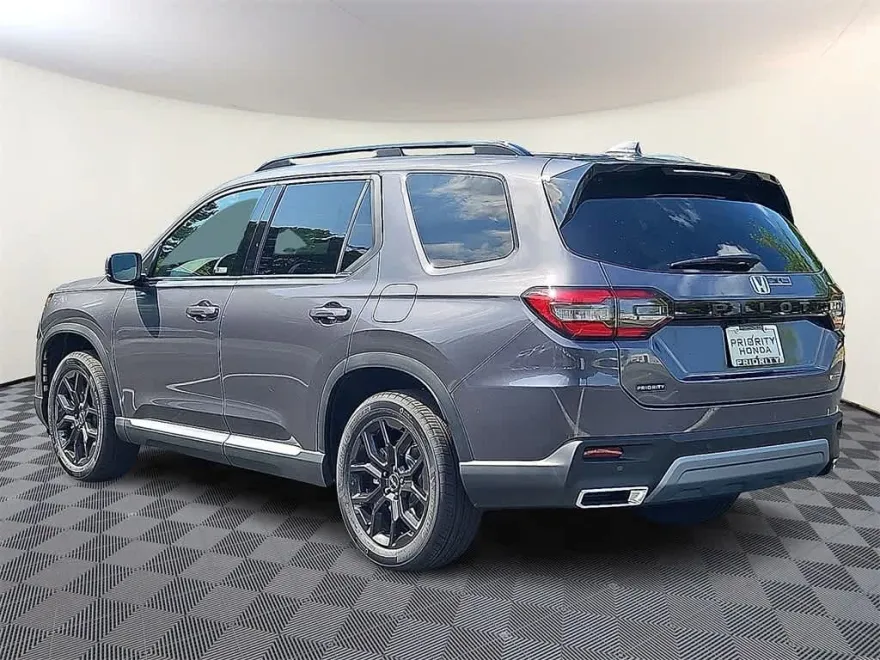 2025 Honda Pilot Touring photo 1