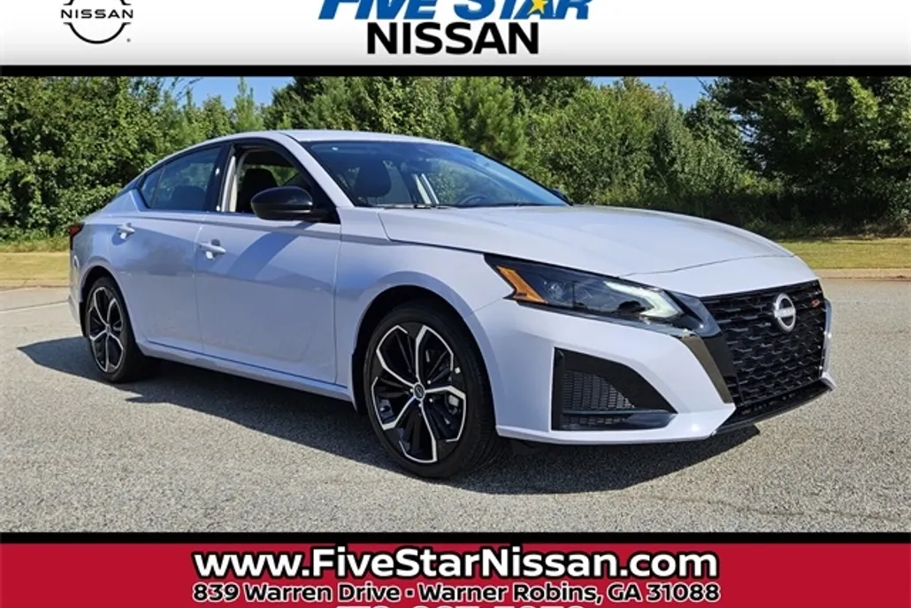 2025 Nissan Altima 2.5 SR photo 1