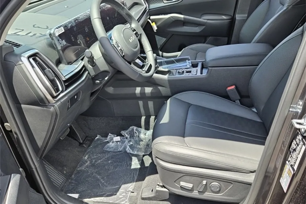 2025 Kia Sorento S photo 1