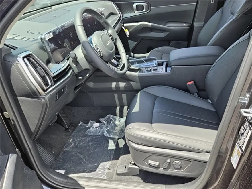 2025 Kia Sorento S photo 1