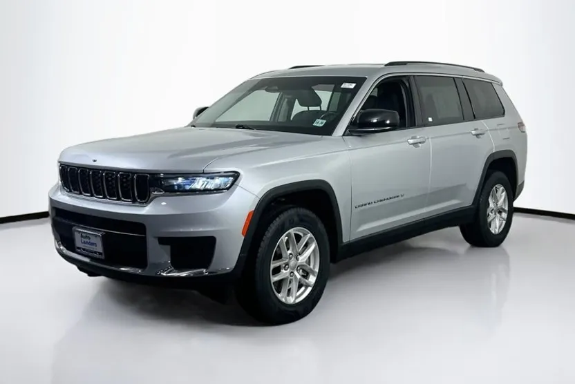 2021 Jeep Grand Cherokee Laredo photo 1