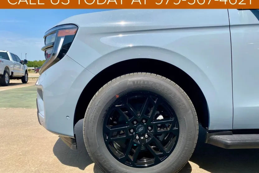 2025 Ford Expedition MAX photo 1