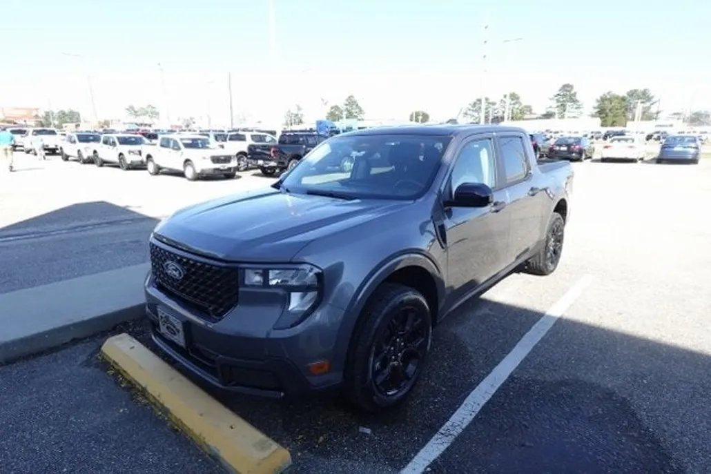 2025 Ford Maverick XLT photo 1