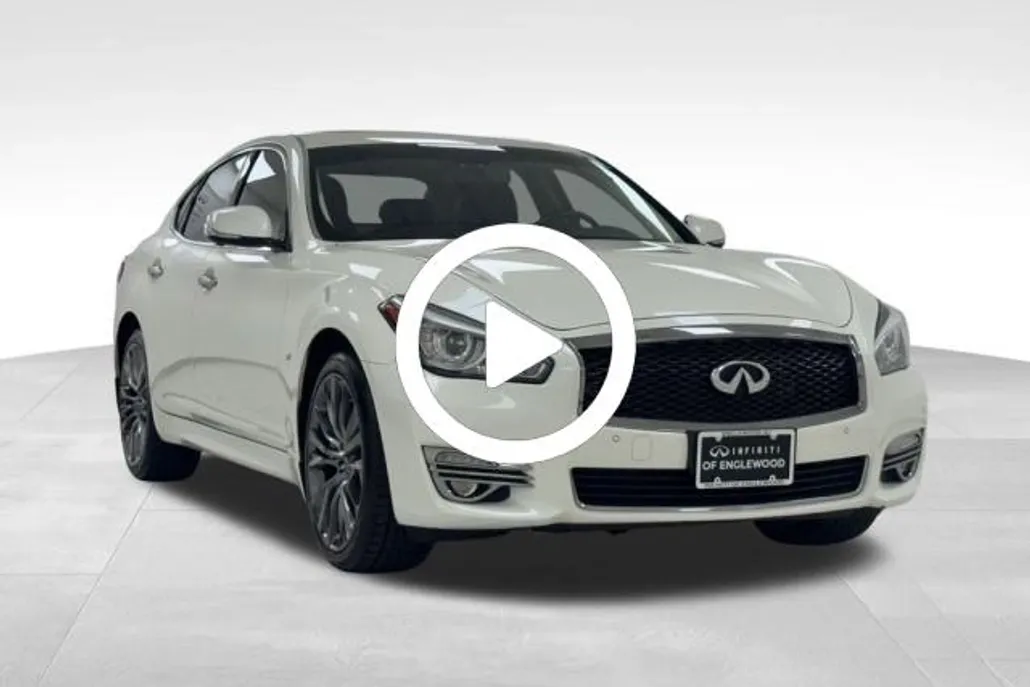 2019 Infiniti Q70 photo 1