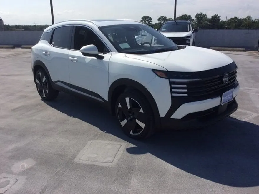 2025 Nissan Kicks SR photo 1