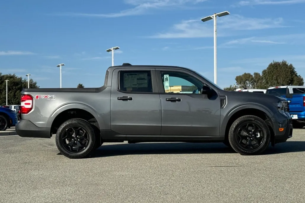 2025 Ford Maverick XLT photo 1