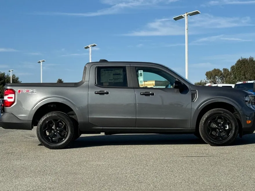 2025 Ford Maverick XLT photo 1
