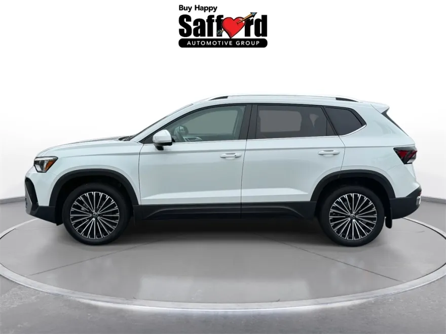 2025 Volkswagen Taos SE photo 1