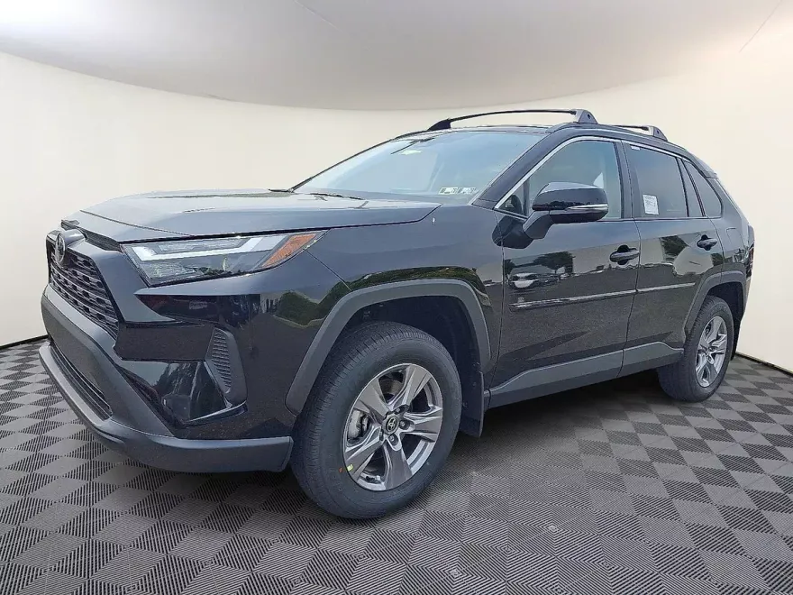 2025 Toyota RAV4 XLE photo 1