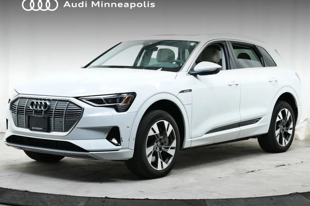 2022 Audi e-tron Premium Plus photo 1
