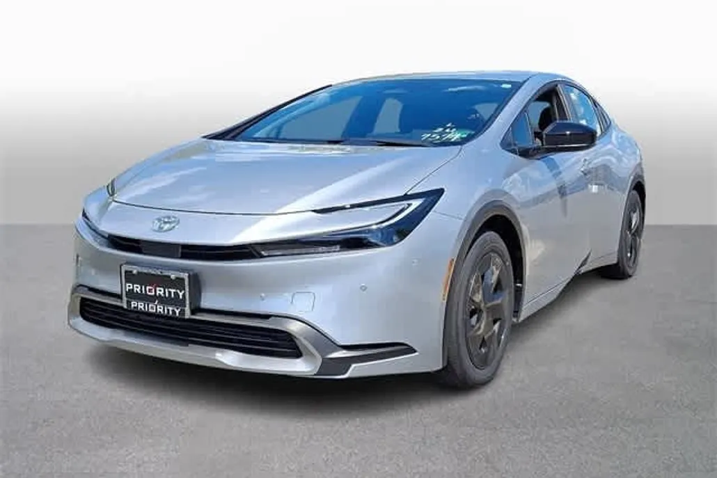 2026 Toyota Prius Plug-in Hybrid SE photo 1