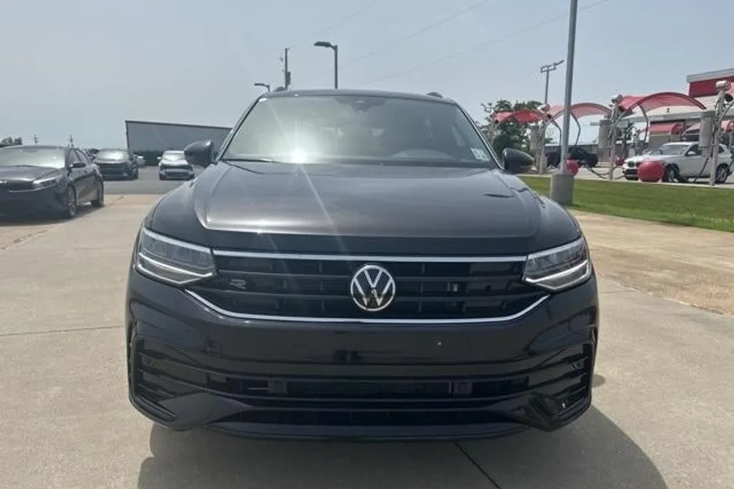 2024 Volkswagen Tiguan SE R-Line Black photo 1