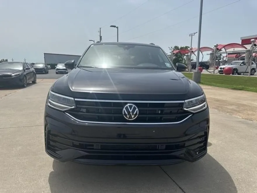 2024 Volkswagen Tiguan SE R-Line Black photo 1
