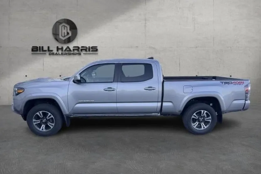 2016 Toyota Tacoma SR5 photo 1