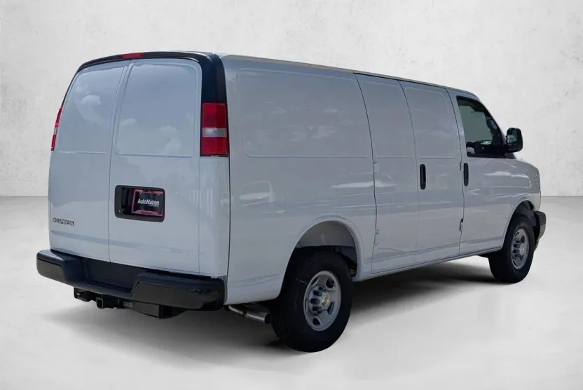 2025 Chevrolet Express Cargo 2500 Base photo 1