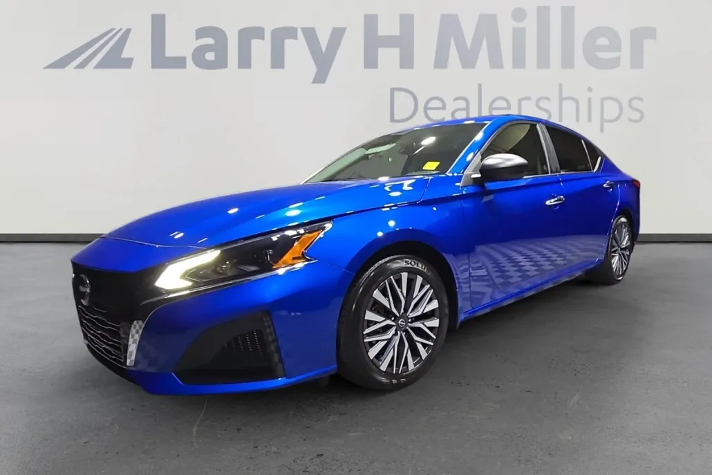 2025 Nissan Altima SV photo 1