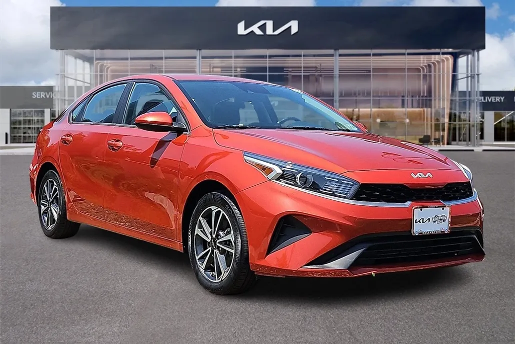 2023 Kia Forte LXS photo 1