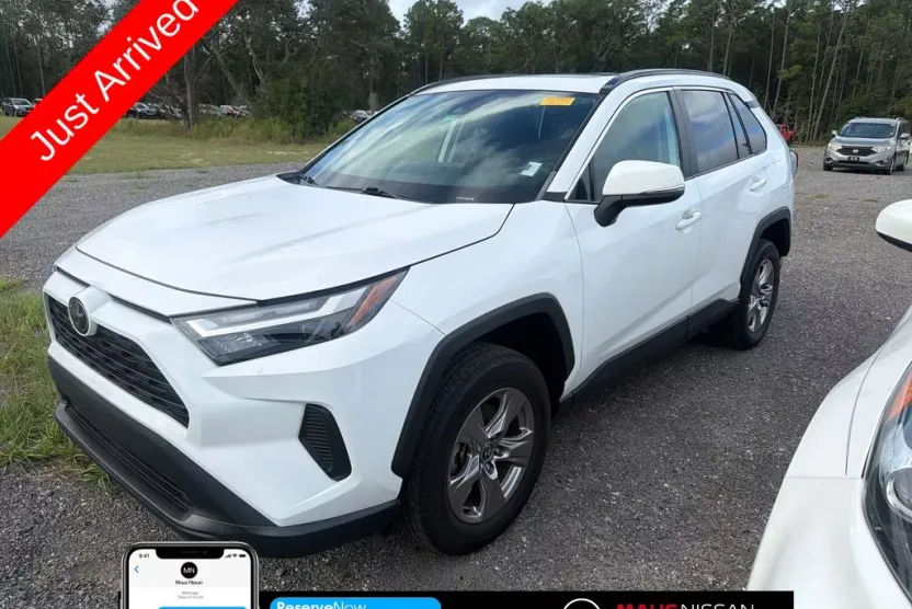 2023 Toyota RAV4 XLE photo 1