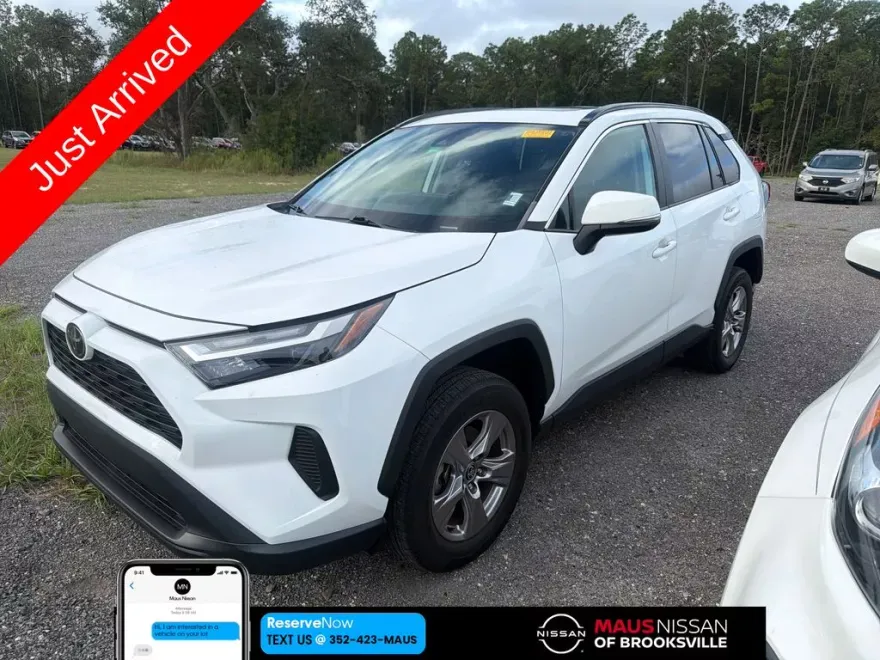 2023 Toyota RAV4 XLE photo 1