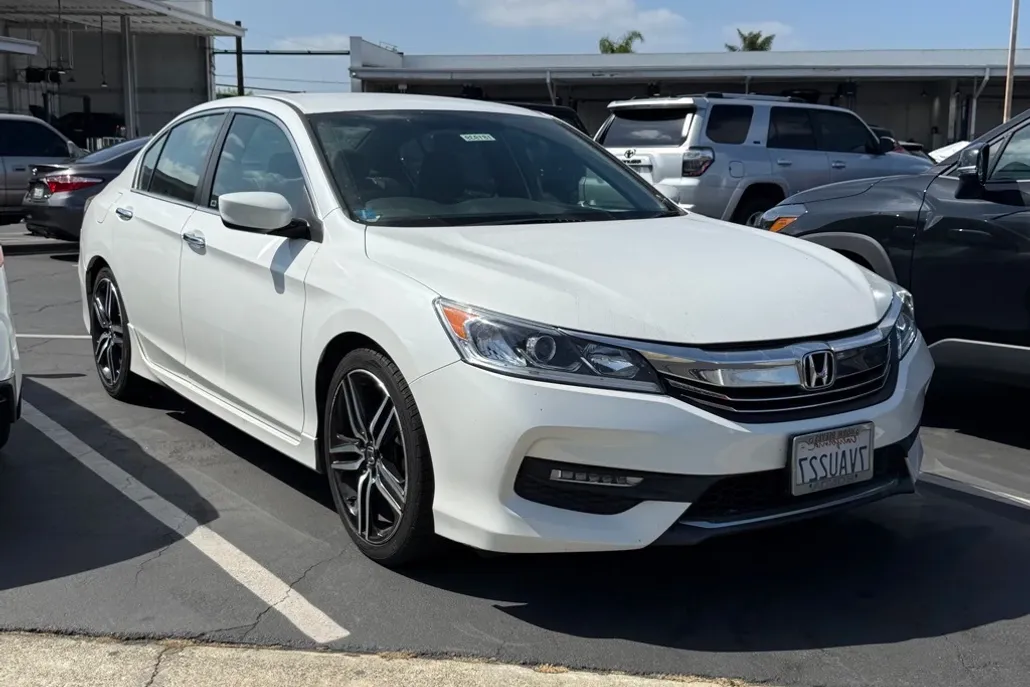 2017 Honda Accord Sport photo 1
