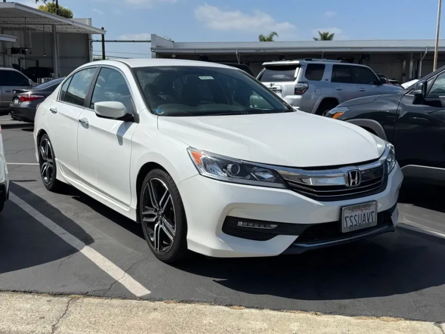 2017 Honda Accord Sport photo 1